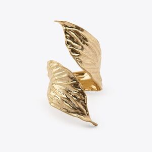 NWOT Zara Gold Metal Leaf Bracelet